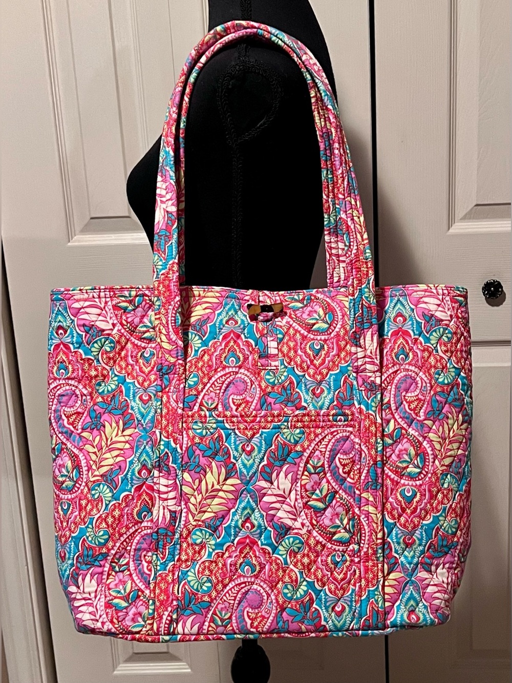 LIKE NEW RETIRED Vera Bradley Paisley in Paradise Tote Bag with Toggle Closure